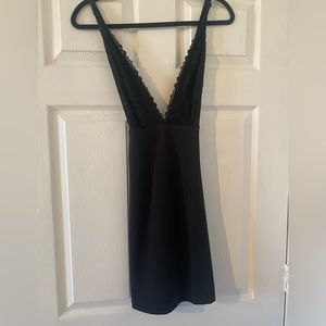 Solemio Los Angeles S deep v black mini dress with lace